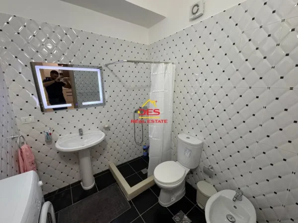 Vlore, shitet apartament 1+1+Ballkon Kati 2, 70 m² (Rruga Murat Terbaci)