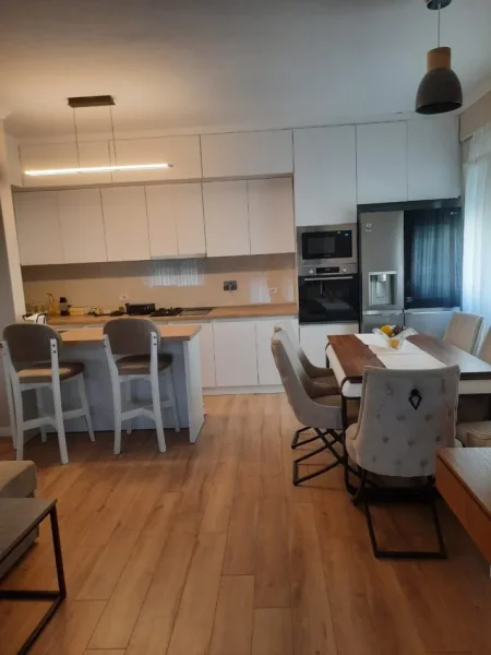 Tirane, jepet me qera shtepi 2+1 Kati 1, 100 m² 500 € (Sauk i Ri)