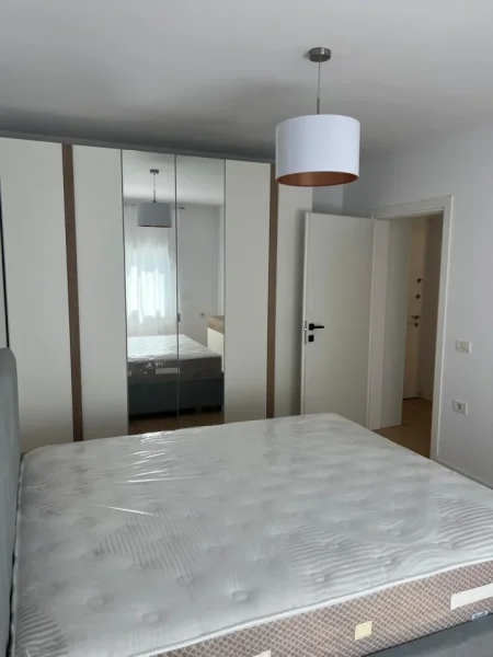 Tirane, jepet me qera apartament 2+1 Kati 2, 90 m² (BULEVARDI ZOGU I, QENDER) 85.000 LEKE/MUAJ