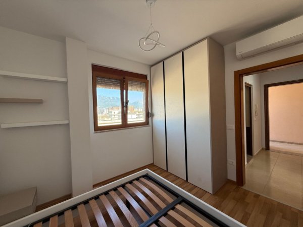 Tirane, jepet me qera apartament 1+1 Kati 4, 130 m² 450 € (Rruga Siri Kodra)