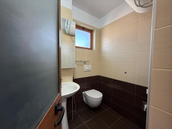 Tirane, jepet me qera apartament 1+1 Kati 4, 130 m² 450 € (Rruga Siri Kodra)