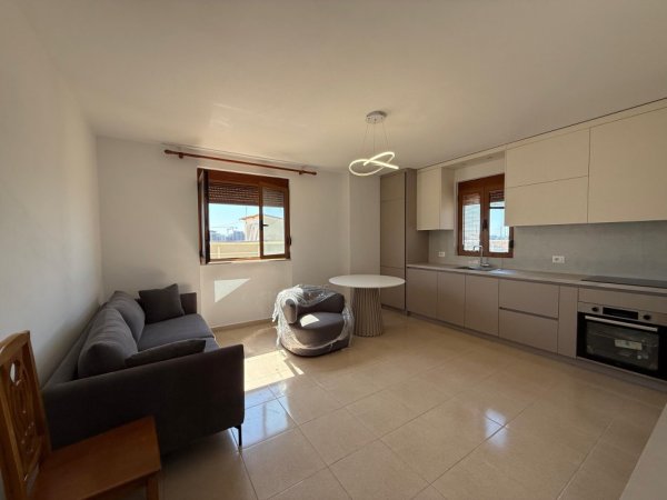 Tirane, jepet me qera apartament 1+1 Kati 4, 130 m² 450 € (Rruga Siri Kodra)