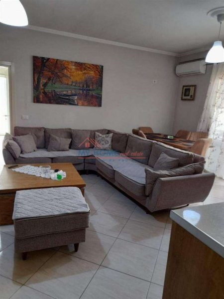 Tirane, jepet me qera apartament 2+1+Ballkon Kati 2, 125 m² 550 € (Fresk)