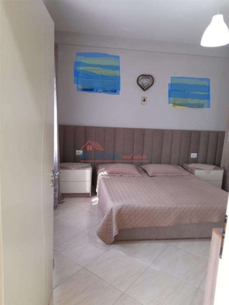 Tirane, jepet me qera apartament 2+1+Ballkon Kati 2, 125 m² 550 € (Fresk)