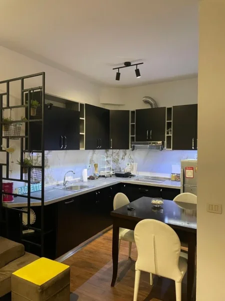 Tirane, shitet apartament 1+1+Ballkon Kati 1, 60 m² (Xhamia e Tabakeve)