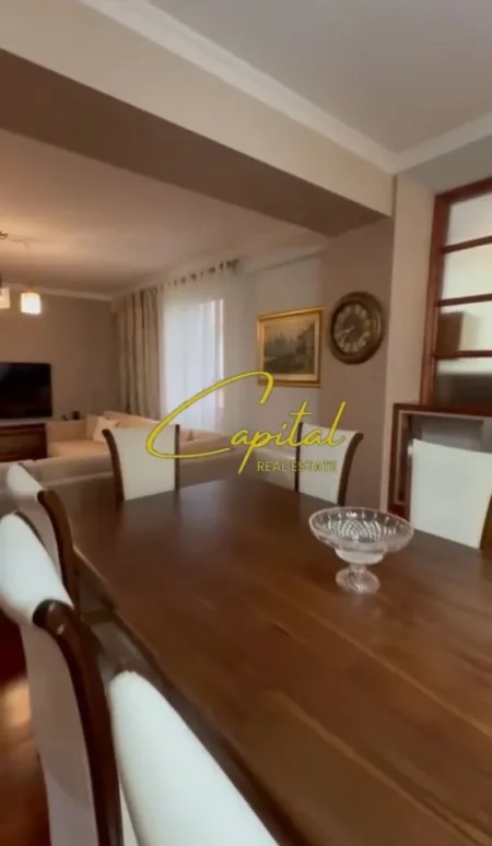 Tirane, jepet me qera apartament 3+1 Kati 3, 160 m² 2.000 € (ISH BLLOKU)