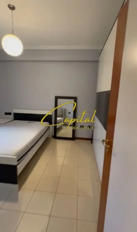 Tirane, jepet me qera apartament 3+1 Kati 3, 160 m² 2.000 € (ISH BLLOKU)