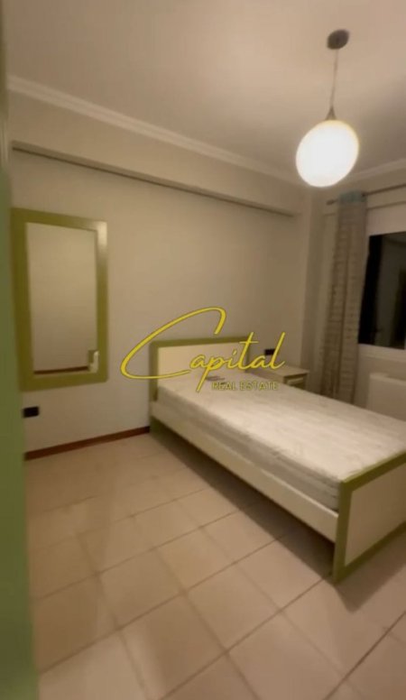 Tirane, jepet me qera apartament 3+1 Kati 3, 160 m² 2.000 € (ISH BLLOKU)