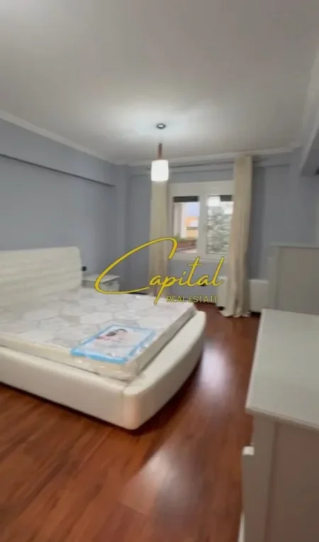 Tirane, jepet me qera apartament 3+1 Kati 3, 160 m² 2.000 € (ISH BLLOKU)