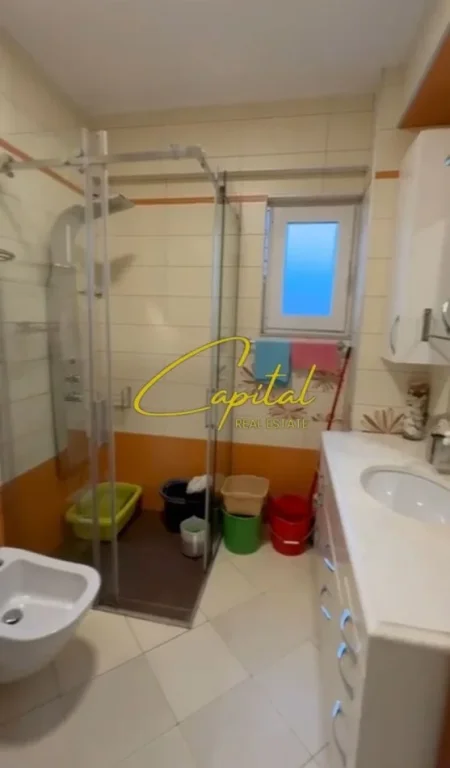 Tirane, jepet me qera apartament 3+1 Kati 3, 160 m² 2.000 € (ISH BLLOKU)