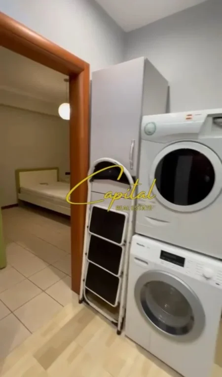 Tirane, jepet me qera apartament 3+1 Kati 3, 160 m² 2.000 € (ISH BLLOKU)