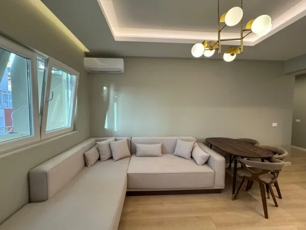 Tirane, shitet apartament 1+1+Ballkon Kati 7, 57 m² 165.000 € (Rruga e Bogdaneve)