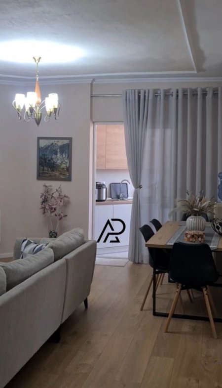 Tirane, shitet apartament 2+1+Ballkon Kati 5, 94 m² 165.000 € (Don Bosko)