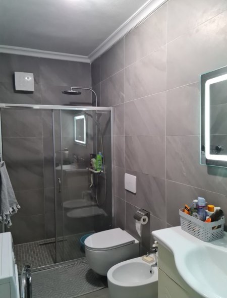 Tirane, shitet apartament 2+1+Ballkon Kati 5, 94 m² 165.000 € (Don Bosko)