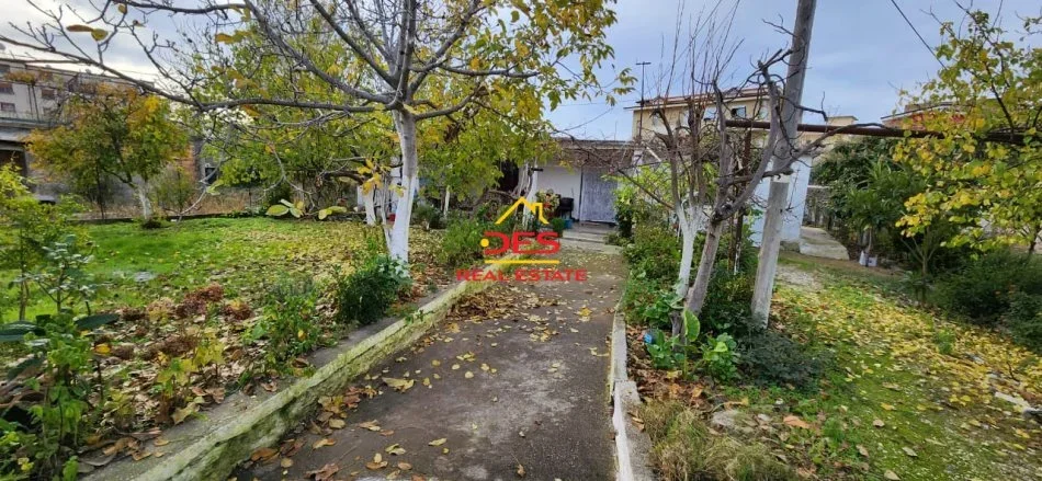 Vlore, shitet shtepi 2+1+Ballkon Kati 0, 98 m² 400.000 € (Rruga Enver Jaho)
