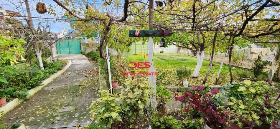 Vlore, shitet shtepi 2+1+Ballkon Kati 0, 98 m² 400.000 € (Rruga Enver Jaho)