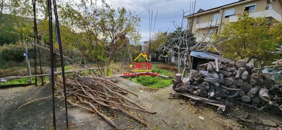 Vlore, shitet shtepi 2+1+Ballkon Kati 0, 98 m² 400.000 € (Rruga Enver Jaho)