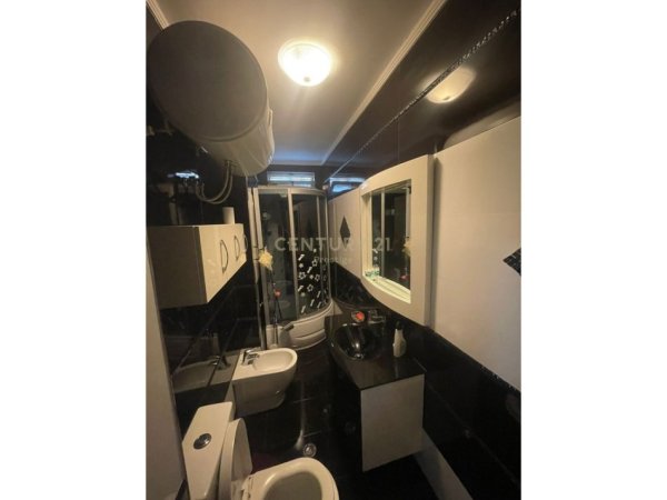 Tirane, jepet me qera apartament 2+1 Kati 6, 130 m² 1.200 € 
