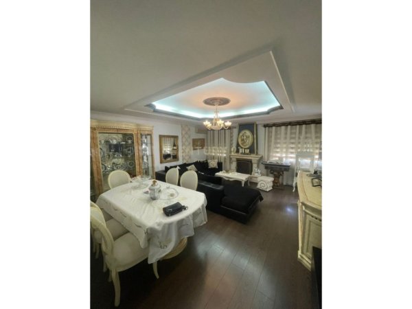 Tirane, jepet me qera apartament 2+1 Kati 6, 130 m² 1.200 € 