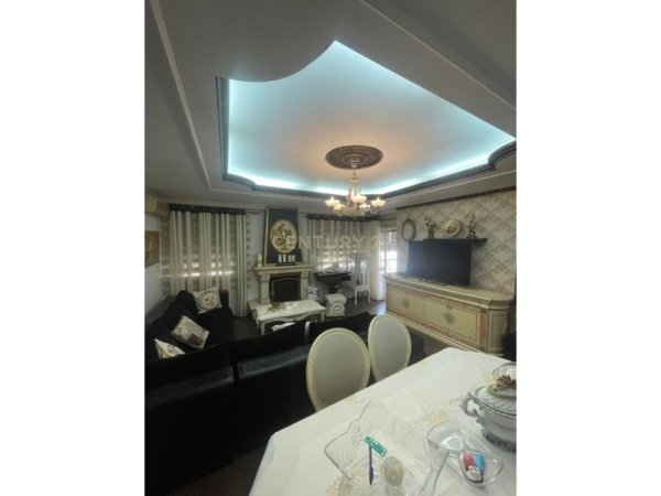 Tirane, jepet me qera apartament 2+1 Kati 6, 130 m² 1.200 € 