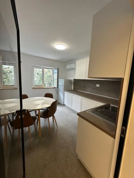 Tirane, jepet me qera zyre Kati 2, 130 m² 2.000 € 