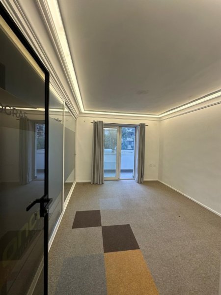 Tirane, jepet me qera zyre Kati 2, 130 m² 2.000 € 