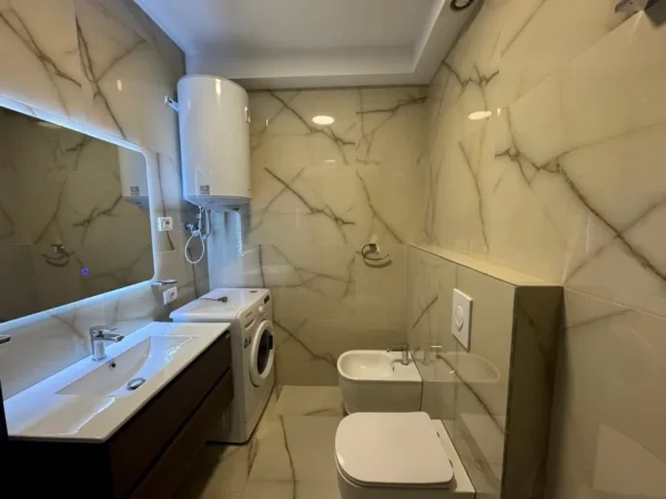 Tirane, shitet apartament 1+1 Kati 2, 44 m² 135.000 € (Blloku Gjimnazi Petro Nini)
