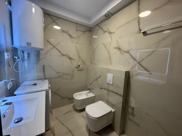 Tirane, shitet apartament 1+1 Kati 2, 44 m² 135.000 € (Blloku Gjimnazi Petro Nini)