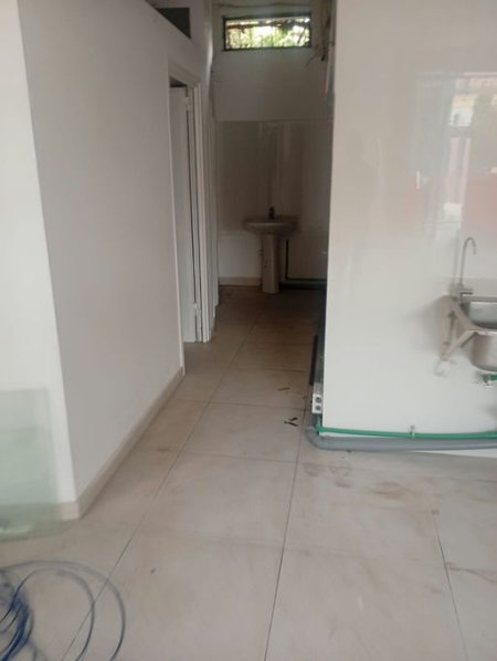 Tirane, jepet me qera ambjent biznesi Kati 1, 110 m² 800 € (Rruga &quot;4 Deshmoret&quot;)