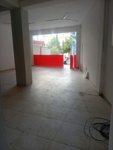 Tirane, jepet me qera ambjent biznesi Kati 1, 110 m² 800 € (Rruga &quot;4 Deshmoret&quot;)