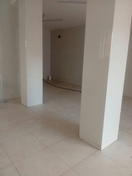 Tirane, jepet me qera ambjent biznesi Kati 1, 110 m² 800 € (Rruga &quot;4 Deshmoret&quot;)