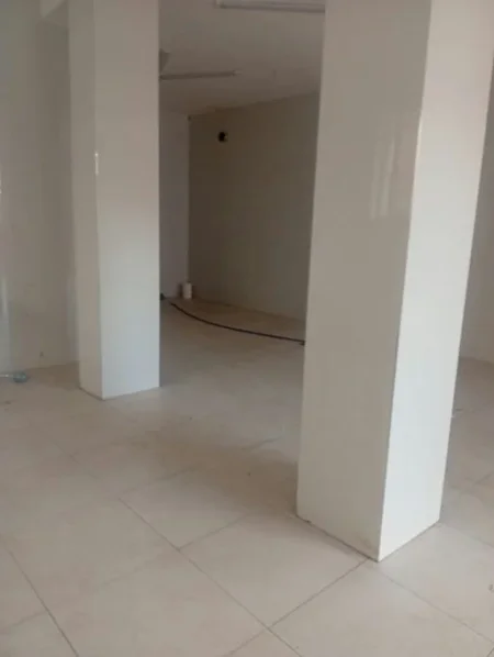 Tirane, jepet me qera ambjent biznesi Kati 1, 110 m² 800 € (Rruga "4 Deshmoret")