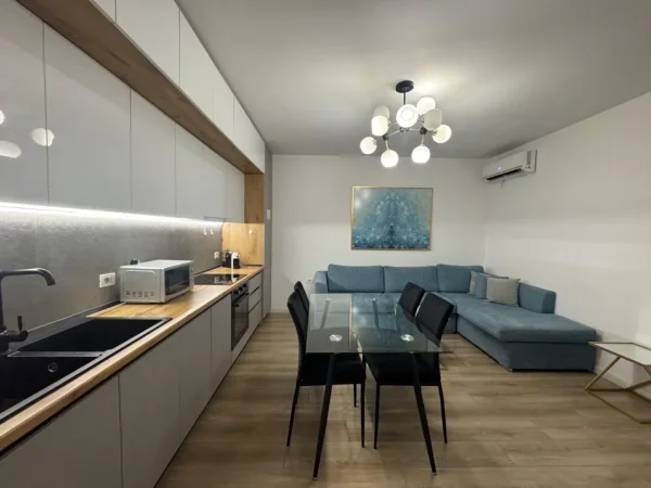 Tirane, shitet apartament 2+1+Ballkon Kati 2, 89 m² 240.000 € (Blloku, Gjimnazi Petro Nini)