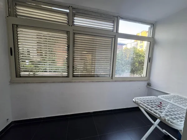 Tirane, shitet apartament 2+1+Ballkon Kati 2, 89 m² 240.000 € (Blloku, Gjimnazi Petro Nini)