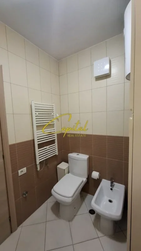 Tirane, jepet me qera apartament 2+1 Kati 2, 94 m² 600 € (ALI DEMI)