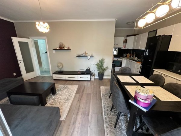 Tirane, jepet me qera apartament 2+1 Kati 4, 90 m² 750 € 