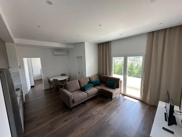 Tirane, jepet me qera apartament 1+1 Kati 3, 80 m² 420 € (Rruga Tomi Kristo)