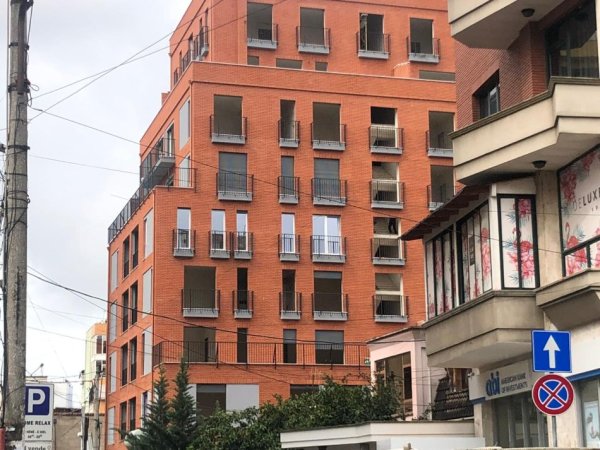 Tirane, shes dyqan Kati 0, 270.000 € (Rruga Frosina Plaku)