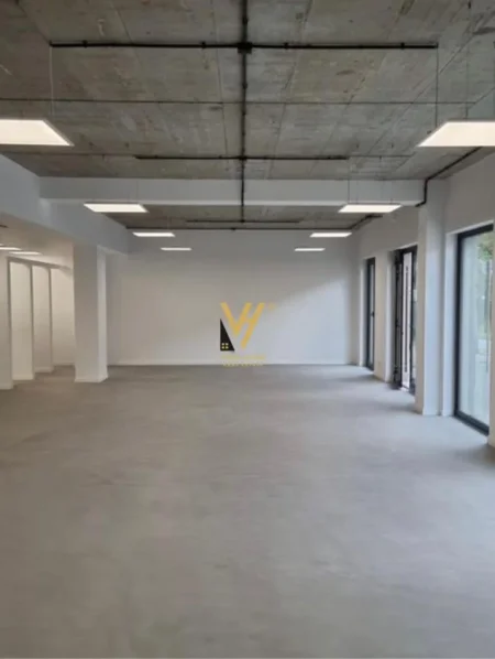 Tirane, shitet dyqan Kati 0, 87 m² 380.000 € (VORRI BAMIT)