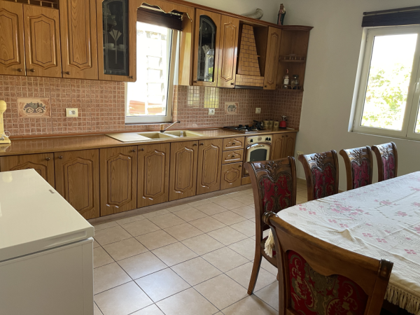Shkoder, jepet me qera shtepi 2+1+Ballkon Kati 1, 200 m² 300 € (teodor ipen)