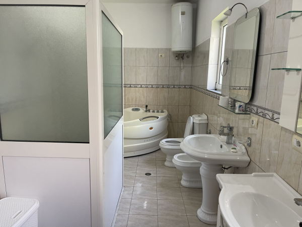 Shkoder, jepet me qera shtepi 2+1+Ballkon Kati 1, 200 m² 300 € (teodor ipen)