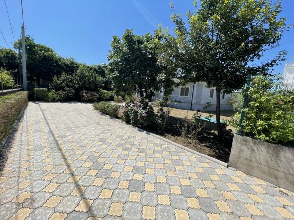 Shkoder, jepet me qera shtepi 2+1+Ballkon Kati 1, 200 m² 300 € (teodor ipen)