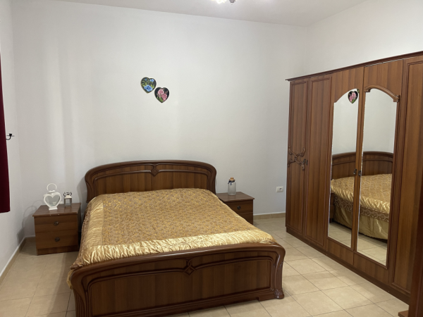 Shkoder, jepet me qera shtepi 2+1+Ballkon Kati 1, 200 m² 300 € (teodor ipen)