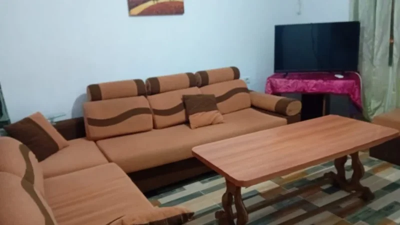 Tirane, jepet me qera apartament 2+1 Kati 1, 75 m² 400 € (Rruga e Dibrës)