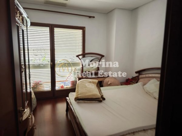 Tirane, jepet me qera apartament 2+1 Kati 2, 140 m² 1.200 € (Rruga Bogdaneve)