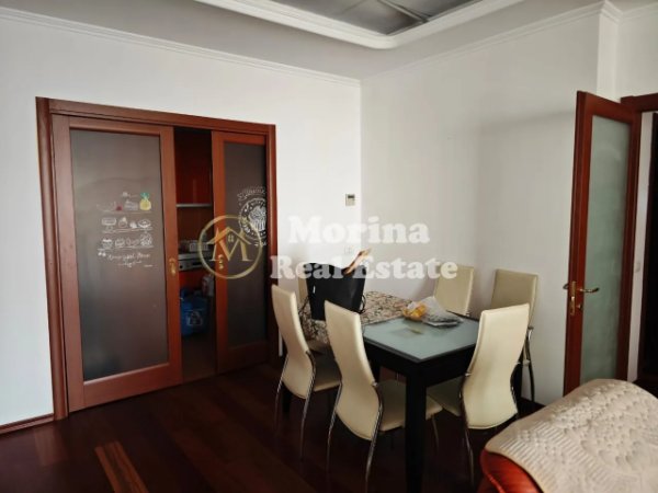 Tirane, jepet me qera apartament 2+1 Kati 2, 140 m² 1.200 € (Rruga Bogdaneve)