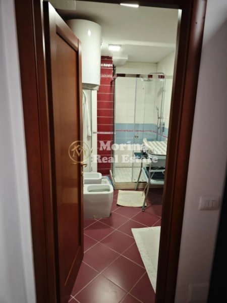 Tirane, jepet me qera apartament 2+1 Kati 2, 140 m² 1.200 € (Rruga Bogdaneve)