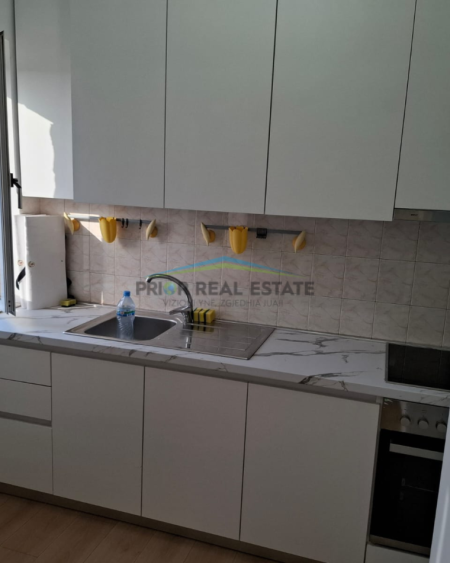 Tirane, jepet me qera apartament 1+1+Ballkon Kati 3, 59 m² 570 € (Ish Restorant Durresi)