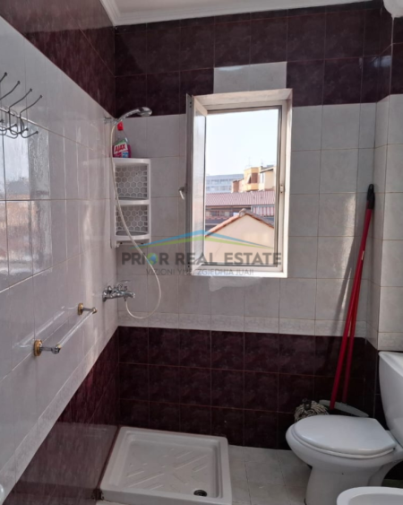 Tirane, jepet me qera apartament 1+1+Ballkon Kati 3, 59 m² 570 € (Ish Restorant Durresi)