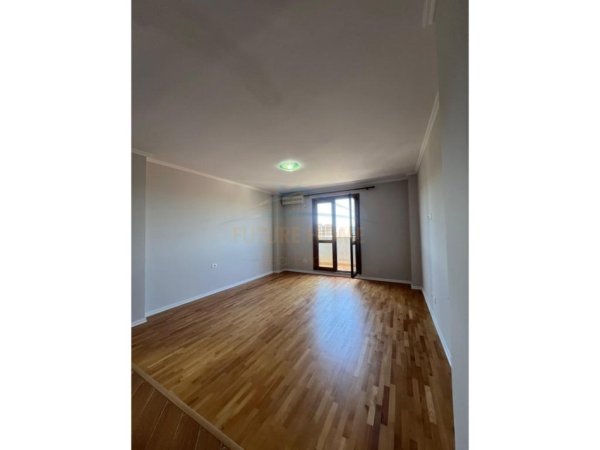 Tirane, shitet apartament 2+1+Ballkon Kati 7, 109 m² 175.000 € (Kinostudio)